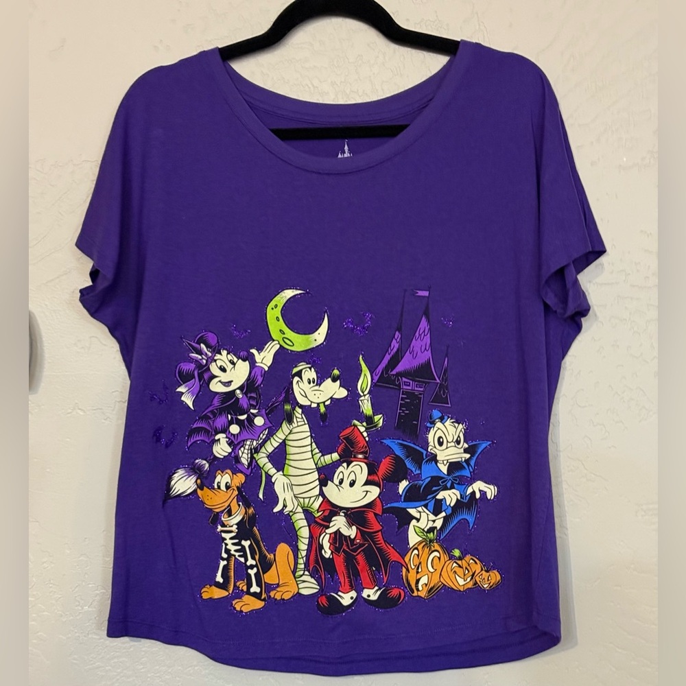 🎃2017 Disney Halloween Purple Shirt, Size Medium 🧛🏼